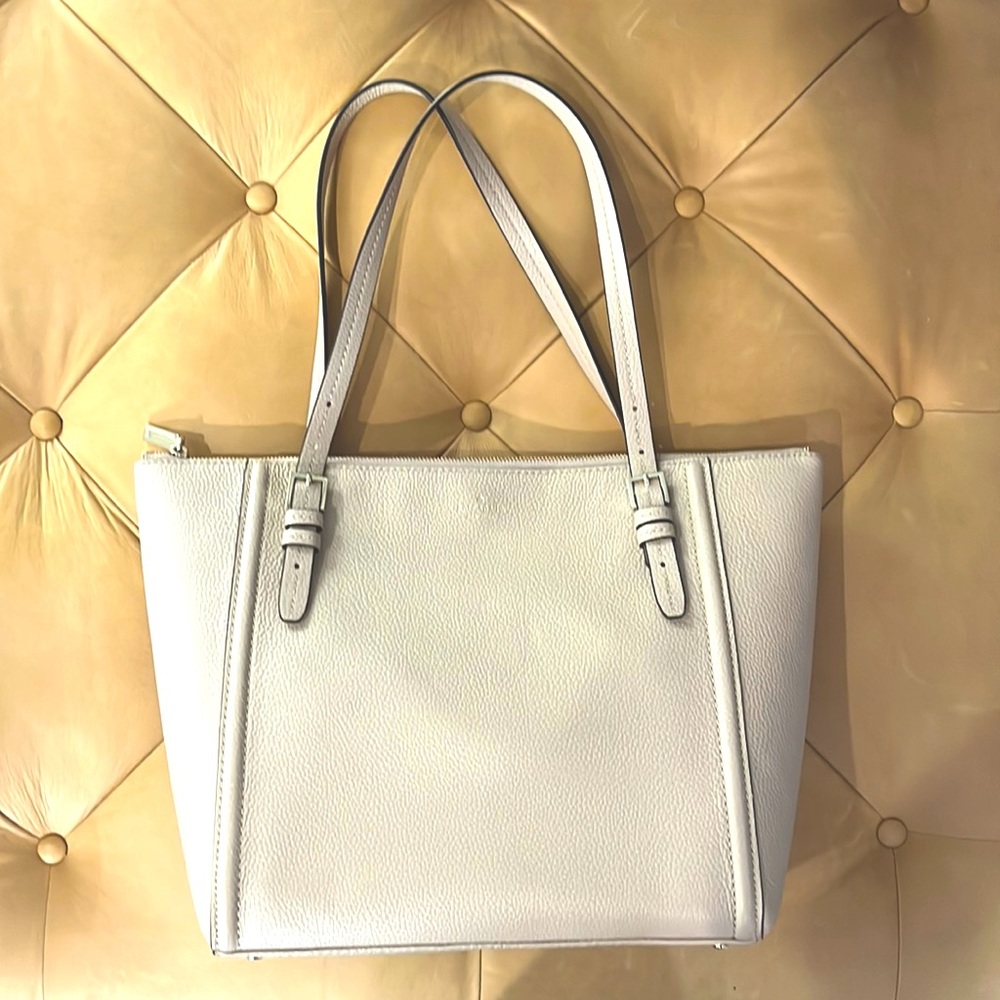 KATE SPADE PEBBLED LEATHER TOTE - Chic and Exceptionally Good Condition